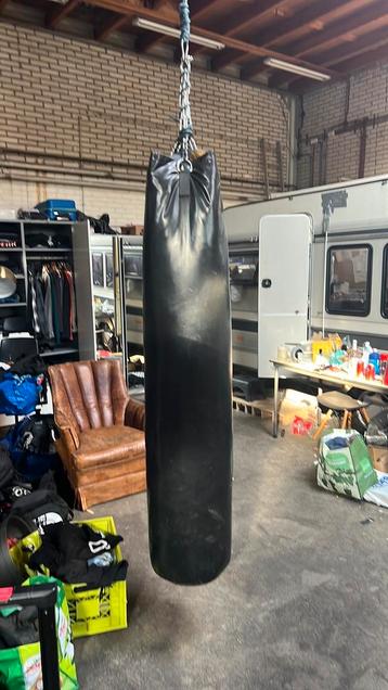 Bokszak 180 cm met bokshandschoenen en scheenbeschermers beschikbaar voor biedingen