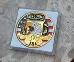 US Army 101st Airborne division coin, Ophalen of Verzenden, Amerika, Embleem of Badge