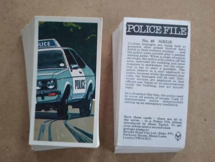 Police File complete set 40 tea cards Brooke Bond 1977, Verzamelen, Overige Verzamelen, Ophalen