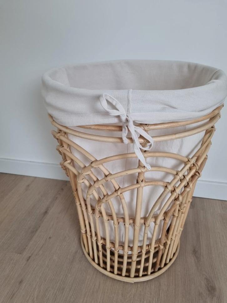 Rieten wasmand met stoffen binnenvoering, Huis en Inrichting, Woonaccessoires | Prullenbakken, Gebruikt, Riet, 50 tot 75 cm, 30 tot 40 liter