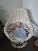 Rotan kuipstoel vintage, Gebruikt, Wit, Riet of Rotan, Ophalen of Verzenden