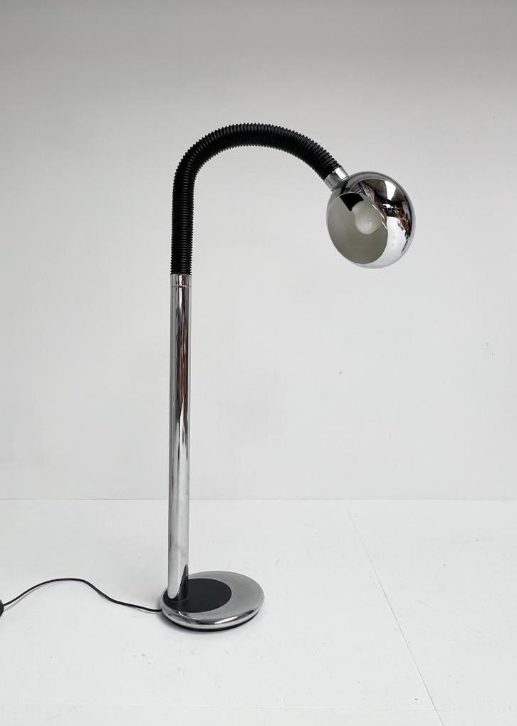 Industriële vloerlamp van Herda, 1970's, Huis en Inrichting, Lampen | Vloerlampen, Gebruikt, 150 tot 200 cm, Kunststof, Overige materialen