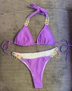 Glamoureuze paarse bikini met goud accenten en luxe stenen, Ophalen of Verzenden, Nieuw, Paars, Bikini