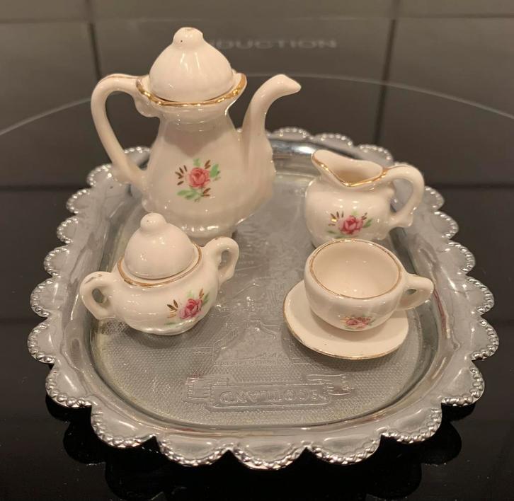 Mini Porseleinen Theeserviesje met Roosjes, Antiek en Kunst, Antiek | Servies compleet, Ophalen of Verzenden