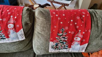 2 kerstlopertjes 90 bij 31 cm. Samen 4.50 beschikbaar voor biedingen