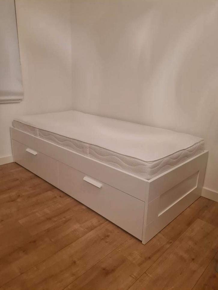Ikea Brimnes bed met matras (zo goed als nieuw), Huis en Inrichting, Slaapkamer | Bedden, Ophalen