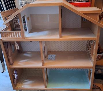 Poppenhuis van MDF met een ingebouwd balkonnetje beschikbaar voor biedingen