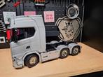 Tamiya Scania s770 6x4 zilver edition. Schaal 1 op 14, Hobby en Vrije tijd, Modelbouw | Radiografisch | Auto's, Zo goed als nieuw