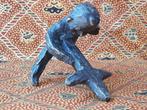 Zeldzaam zwaar antiek brons beeldje met een kruis 12 cm., Antiek en Kunst, Ophalen of Verzenden, Brons