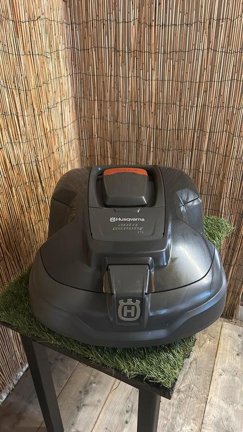 Husqvarna 315, Tuin en Terras, Robotmaaiers, Zo goed als nieuw, 20 tot 25 cm, Met regensensor, Bestuurbaar via app, Ophalen of Verzenden