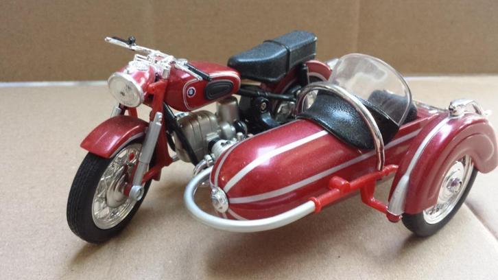 Schaal 1/18 <> BMW R69S MOTOR met ZIJSPAN kleur ROOD, Hobby en Vrije tijd, Modelbouw | Auto's en Voertuigen, Gebruikt, Overige typen