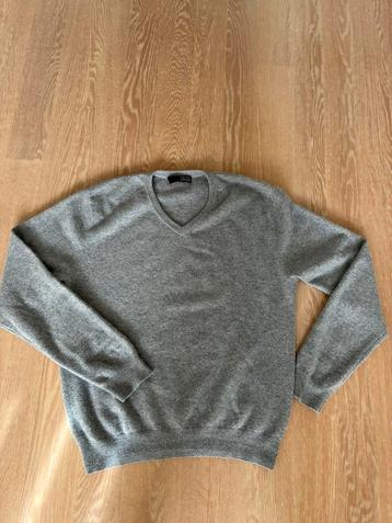 100% cashmere trui. Lichtgrijs beschikbaar voor biedingen