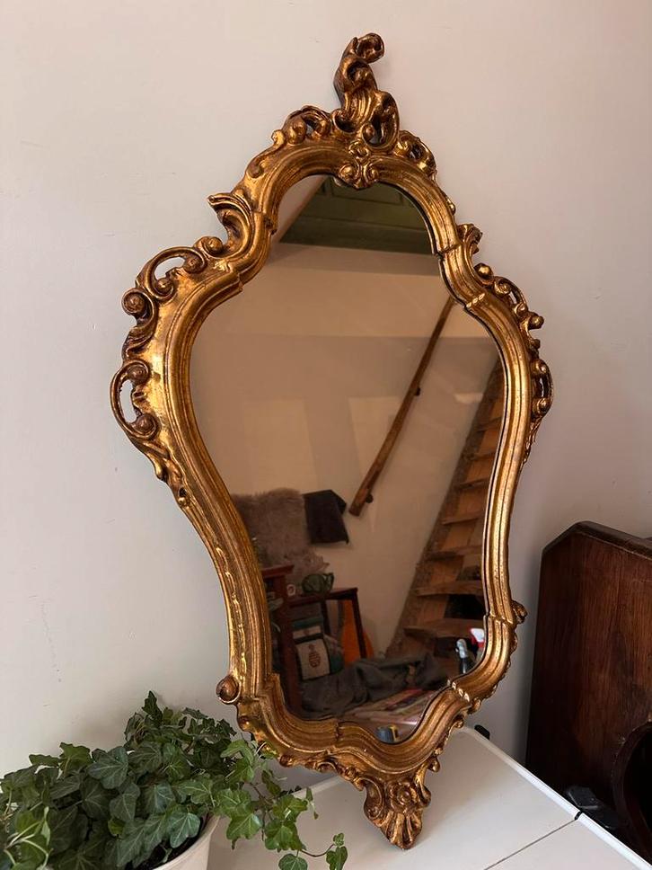 Goudkleurige kuifspiegel, Antiek en Kunst, Antiek | Spiegels, Minder dan 50 cm, Ovaal, Ophalen of Verzenden