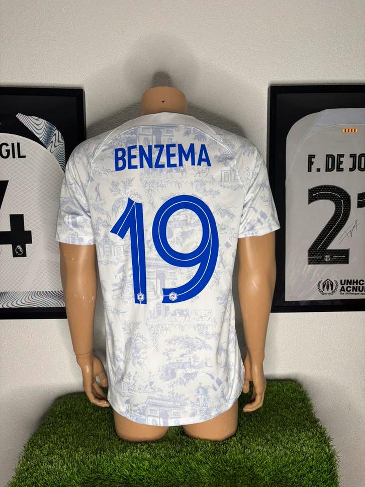 Frankrijk uitshirt 2022/2023 Benzema, Sport en Fitness, Voetbal, Zo goed als nieuw, Shirt, Maat L, Ophalen of Verzenden
