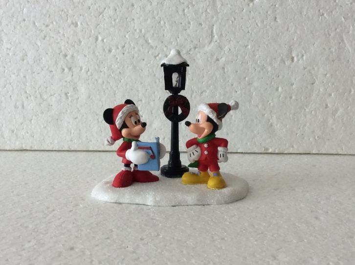 Disney Mickey mouse - beeldje - kerstdorp, Verzamelen, Disney, Zo goed als nieuw, Beeldje of Figuurtje, Mickey Mouse, Ophalen