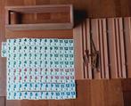 Rummikub de Luxe in mooi kunststof kistje robuuste stenen., Ophalen of Verzenden, Gebruikt