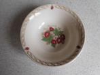 Schaal 15,5 cm. Strawberry Garden Claytan Malaysia, Ophalen of Verzenden, Overige stijlen, Porselein, Schaal of Schalen