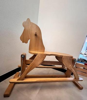 Stevig schommelpaard - oerdegelijk - massief hout beschikbaar voor biedingen