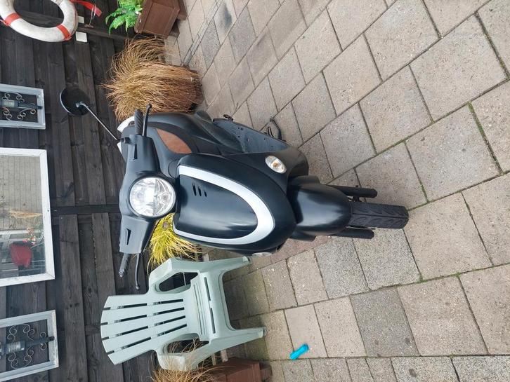 Mooie nette scooter 2011 Lintex, Fietsen en Brommers, Scooters | SYM, Zo goed als nieuw, Overige modellen, Benzine, Ophalen of Verzenden