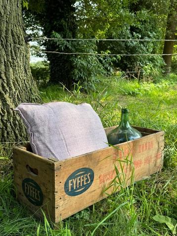 Houten bak beschikbaar voor biedingen