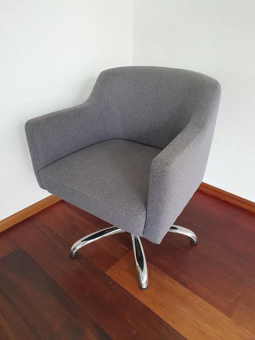 Grijze draaistoel / fauteuil met chromen onderstel, Huis en Inrichting, Fauteuils, Metaal, Stof, 50 tot 75 cm, Minder dan 75 cm