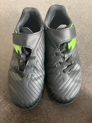 Voetbalschoenen maat 33 beschikbaar voor biedingen