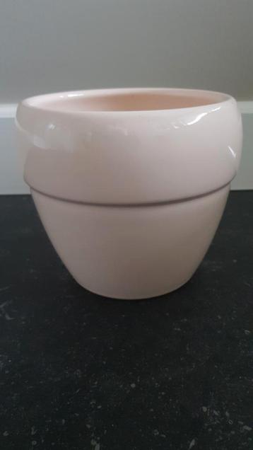 Crèmekleurige Bloempot - 15cm beschikbaar voor biedingen
