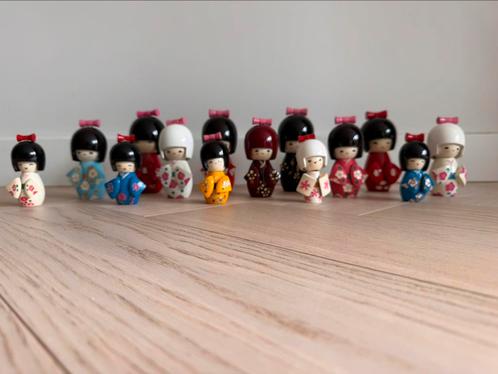 Set van 14 Japanse Kokeshi-poppen van gelakt hout, Verzamelen, Poppetjes en Figuurtjes, Zo goed als nieuw, Ophalen of Verzenden