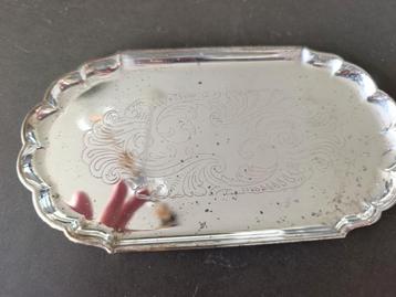 Vintage Zilveren Dienblad met Sierlijk Patroon beschikbaar voor biedingen