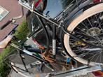 Oma fiets pelikaan, Verzenden