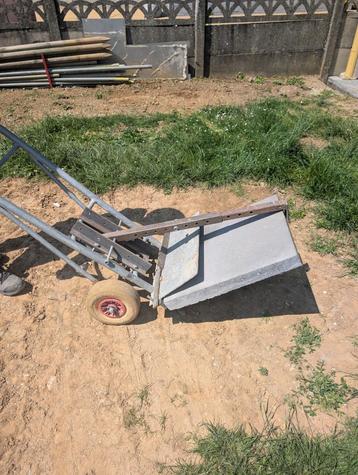 Zelfgemaakte tegeldonkey voor op steekwagen te bevestigen beschikbaar voor biedingen