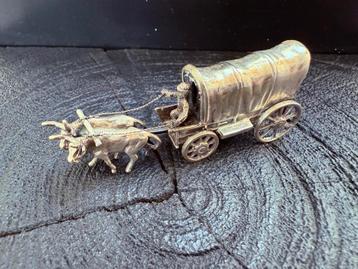 Zilveren miniatuur ossenwagen met huif beschikbaar voor biedingen