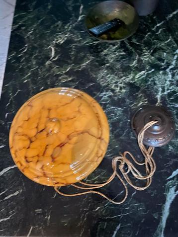 Prachtige oude schaal voor aan het plafond beschikbaar voor biedingen