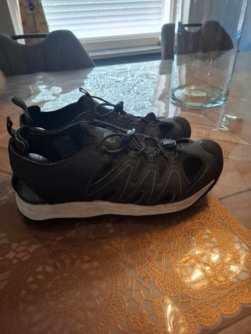 Stevige wandelschoenen/zwart beschikbaar voor biedingen