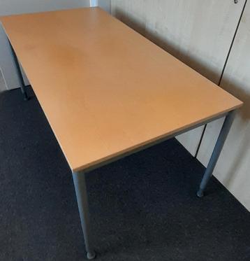 IKEA bureau 160x80 - grijs onderstel - houten blad beschikbaar voor biedingen