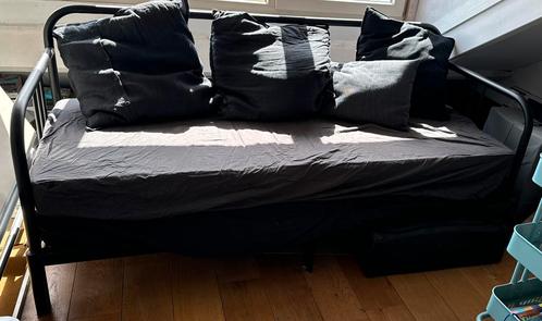 Slaapbank Ikea Fyresdal, Huis en Inrichting, Slaapkamer | Slaapbanken, Zo goed als nieuw, 160 cm, 200 cm, Tweepersoons, Zwart