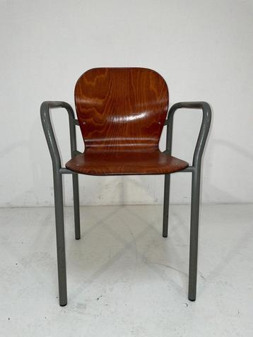 Partij vintage kantinestoelen gesloten rug gebruikt €17,50 beschikbaar voor biedingen