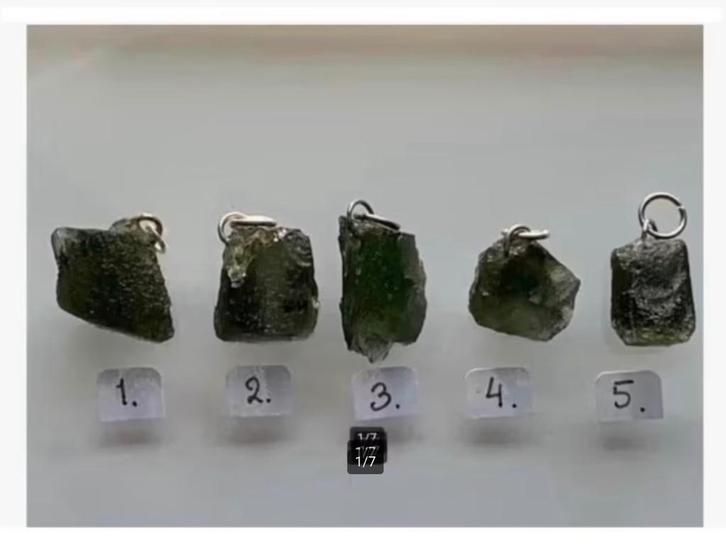 Korting 5 x Moldaviet hangers, 1,5 tot 2 gram, +/- 1x1 cm, Verzamelen, Mineralen en Fossielen, Ophalen of Verzenden