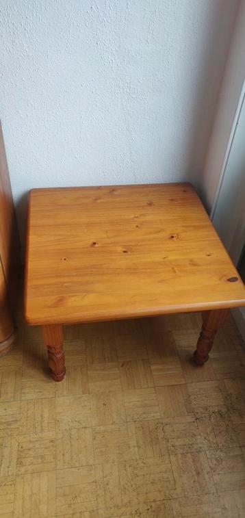 Koffietafelje beschikbaar voor biedingen