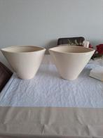 Twee Creme Vazen in Goede Conditie, Tuin en Terras, Bloempotten, Overige materialen, Gebruikt, Binnen, Ophalen of Verzenden