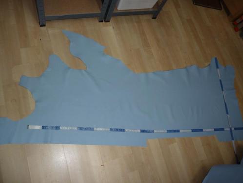 Lichtblauw A restant soepel A kwaliteit echt leer rundleer, Hobby en Vrije tijd, Stoffen en Lappen, Nieuw, Leer of Kunstleer, 30 tot 120 cm