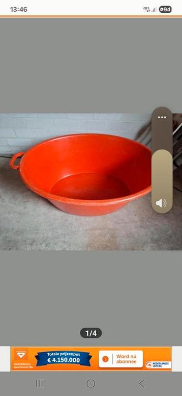 Grote oranje degelijke teil beschikbaar voor biedingen