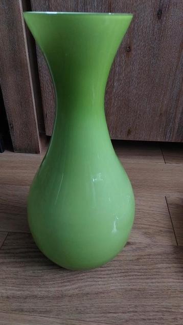 Mooie groene retro vaas  beschikbaar voor biedingen