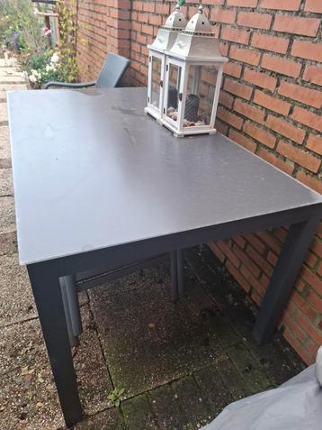 Gratis tuintafel met glazen blad - 160x90cm beschikbaar voor biedingen