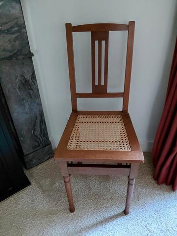 Gevlochten houten stoelen beschikbaar voor biedingen