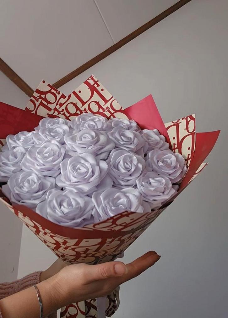 Boeket van satijn lint, Hobby en Vrije tijd, Feestartikelen, Ophalen of Verzenden