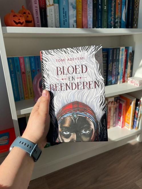 Tomi Adeyemi - Bloed en beenderen, Boeken, Kinderboeken | Jeugd | 13 jaar en ouder, Zo goed als nieuw, Ophalen of Verzenden