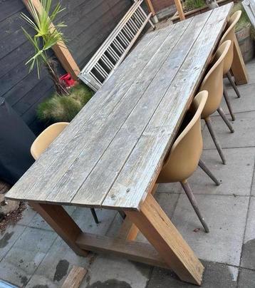 Tuintafel douglashout beschikbaar voor biedingen