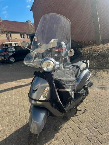 Sym Fiddle 2 met windscherm en tucano beenkleed beschikbaar voor biedingen