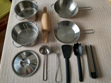 DUKTIG Kinderpannenset + keukengerei en deegroller beschikbaar voor biedingen